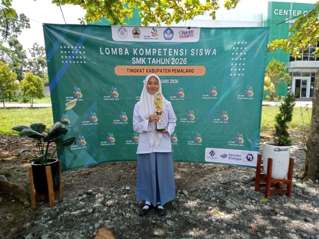Riski Nur Elisa Raih Juara Lomba Kompetensi Siswa 2026 Bidang Teknologi Farmasi